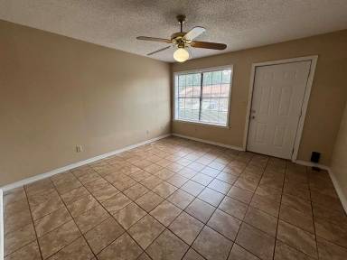 Main picture of 72 Crystal Dr