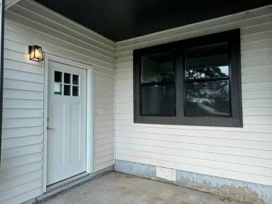 Main picture of 920 1st St