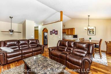 Main picture of 2125 33rd Ave S