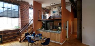 Main picture of 1090 Cherokee St