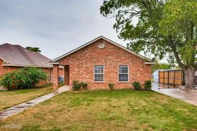 Main picture of 409 W Maple St
