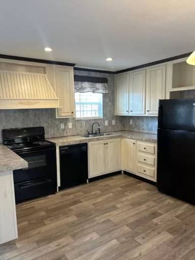 Main picture of 302 Lakeview Rd
