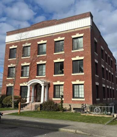 Main picture of 1011 High St