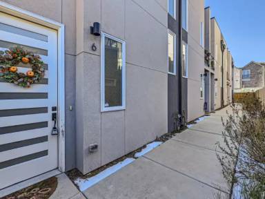 Main picture of 1272 Yates St