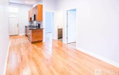 Main picture of 2113 W Haddon Ave
