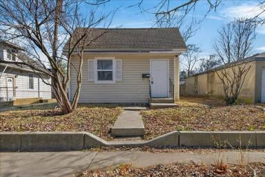 Main picture of 1715 N Oxford St