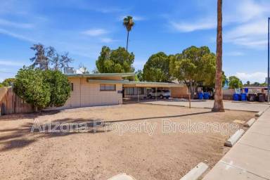 Main picture of 450 W 6th St
