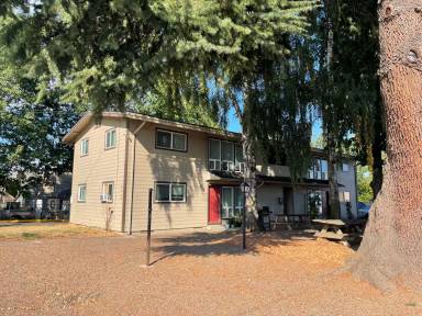 Main picture of 738 Norman Ave NE