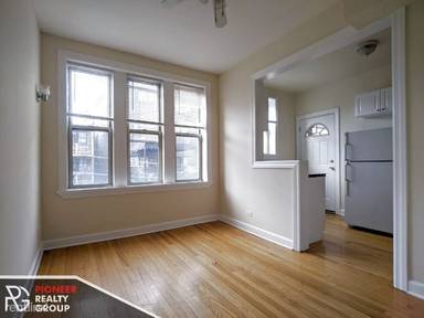 Main picture of 550-60 W Aldine Ave