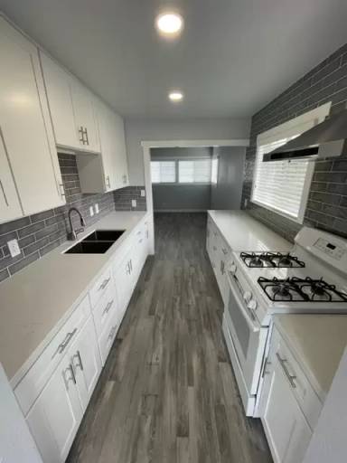 Main picture of 12851 Wright Ave