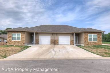 Main picture of 611 Pineview Ln