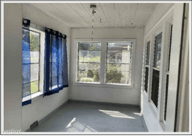 Main picture of 3855 Queen Ave N