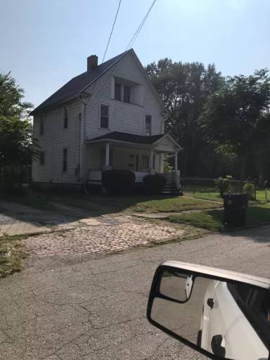 Main picture of 839 Hunter St NW