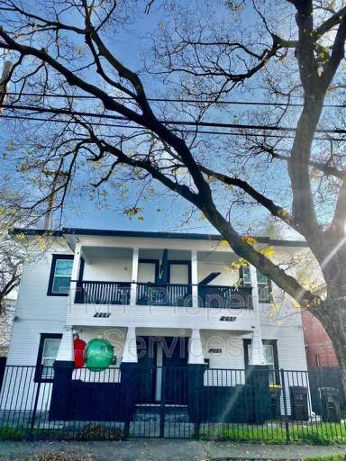 Main picture of 202 W Oak St
