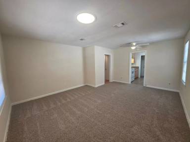 Main picture of 35 Kennington Dr