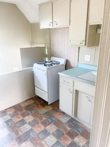 Main picture of 1062 S Washington Ave