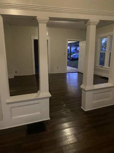 Main picture of 2130 E Oak St