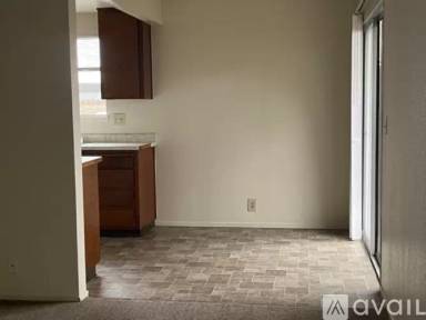 Main picture of 556 N Lincoln Ave