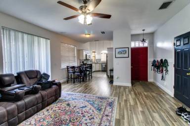 Main picture of 1207 E Esther St