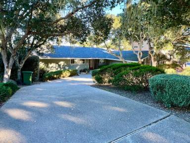 Main picture of 716 Toyon Dr