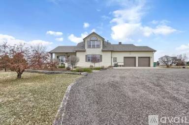 Main picture of 735 Struthers Loop
