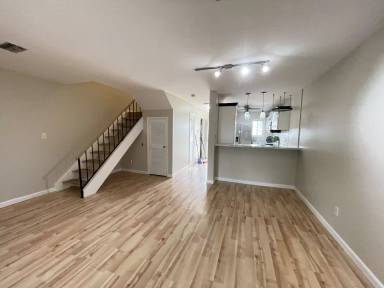 Main picture of 204 4th St SE