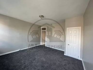 Main picture of 2040 N Fulton Ave