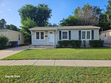 Main picture of 1227 Iowa St