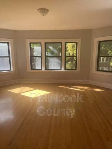 Main picture of 7739 S Essex Ave