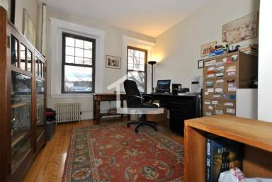 Main picture of 9 Cortes St