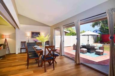 Main picture of 5357 Saxon St