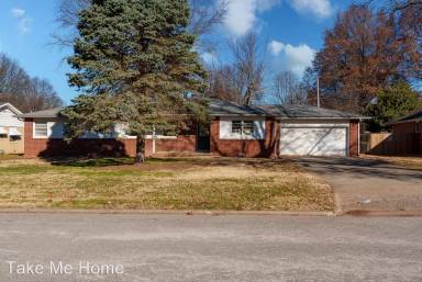 Main picture of 717 W Sylvania St