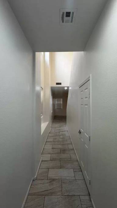 Main picture of 8425 Trudeau Ave
