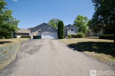 Main picture of 4968 River Oaks Rd