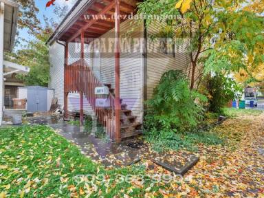 Main picture of 947 E Augusta Ave