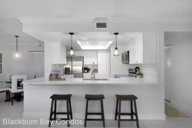 Main picture of 2090 S Tamiami Trl