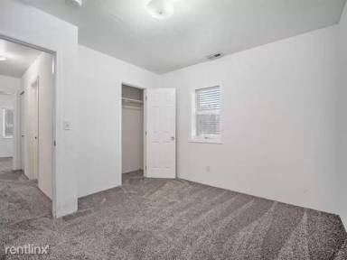 Main picture of 2418 N Atlantic St