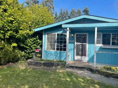 Main picture of 6109 E Portland Ave