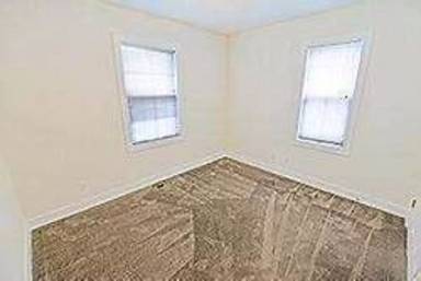 Main picture of 421 W 6th St