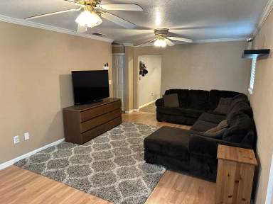 Main picture of 1611 Gold St