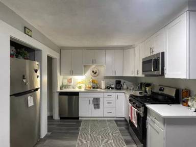 Main picture of 30 Plimpton St