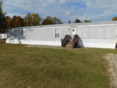 Main picture of 104 Colonial Ct