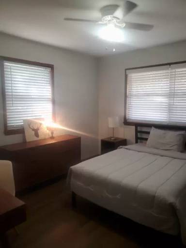 Main picture of 1215 E Elm St