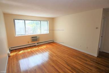 Main picture of 118 North Beacon St