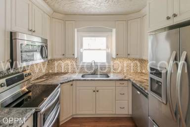 Main picture of 725 N 75th St