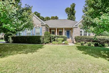 Main picture of 100 Little Pond Dr