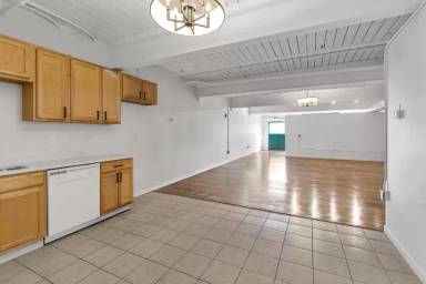 Main picture of 83 Main St