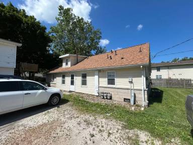 Main picture of 2909 W John St