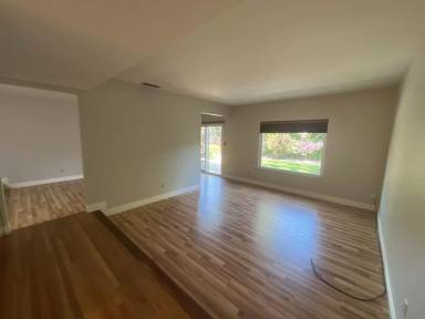 Main picture of 125 Waterglen Cir