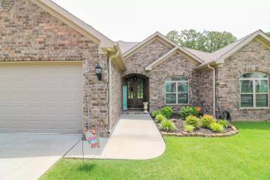 Main picture of 924 Millers Glen Dr
